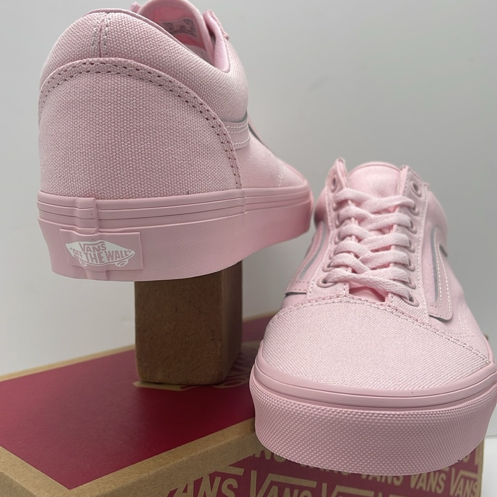 Vans Men's Pink Sneakers Classic Design Old Skool
Pastel Mono Pink
VN000CT8PNK - Picture 8 of 16